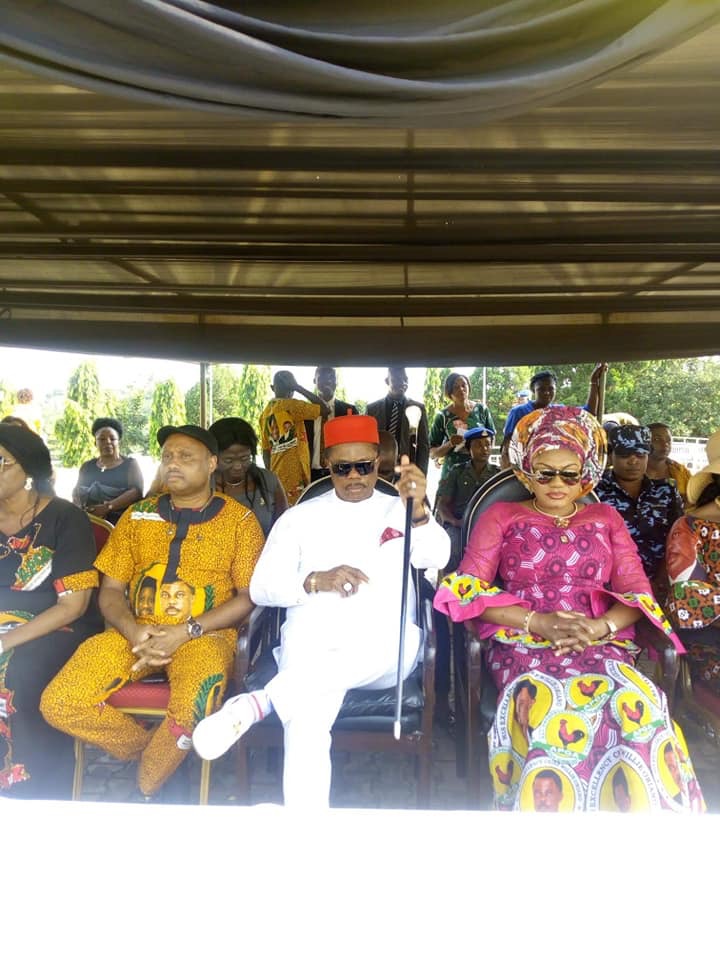 Gov. Obiano (middle)