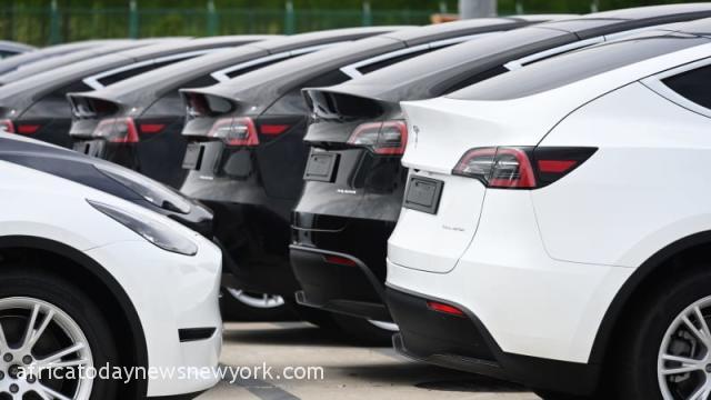 Tesla Recalls 321,000 Vehicles, Gives Reasons